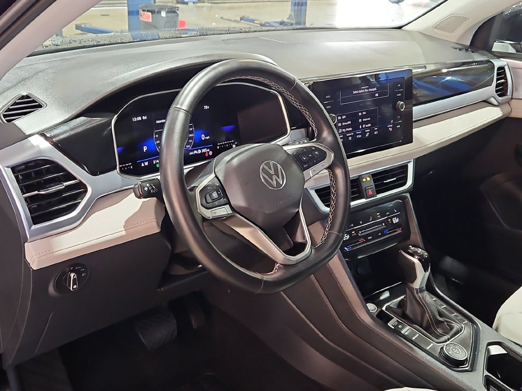 Used 2025 Volkswagen Taos SE AWD/4WD image 15