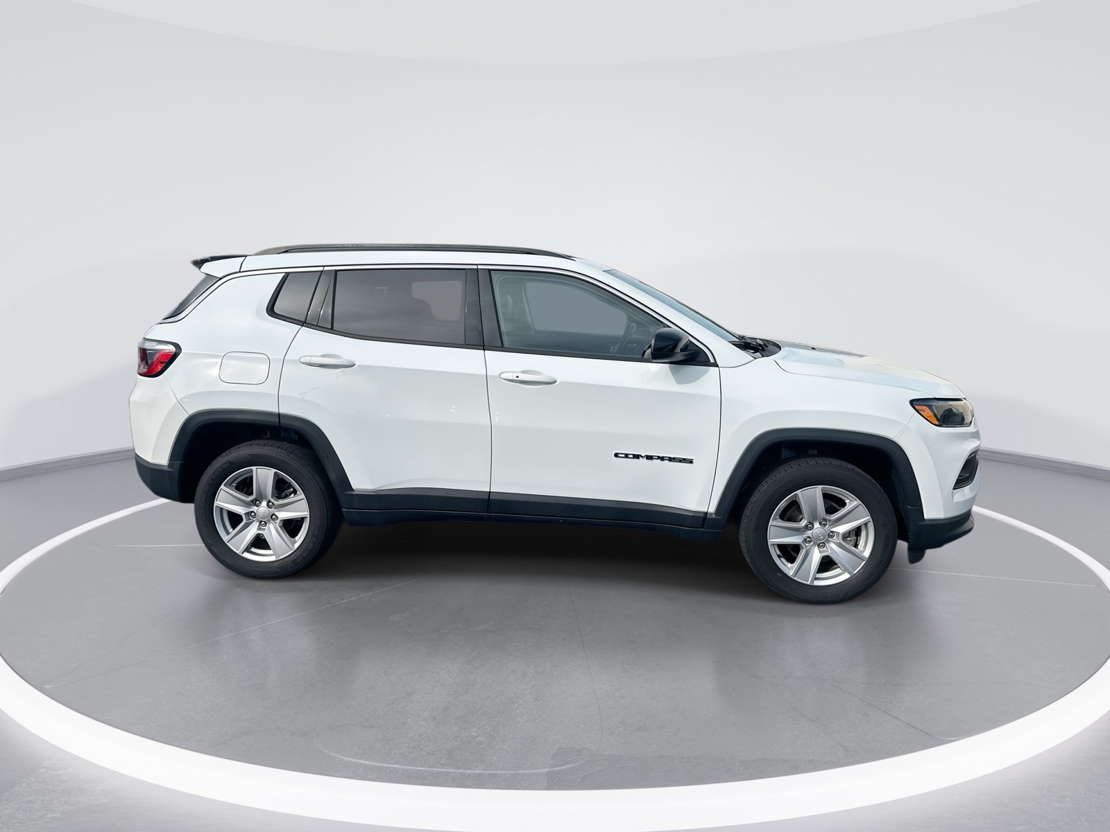Used 2022 Jeep Compass Latitude w/ Sun and Sound Group AWD/4WD image 10