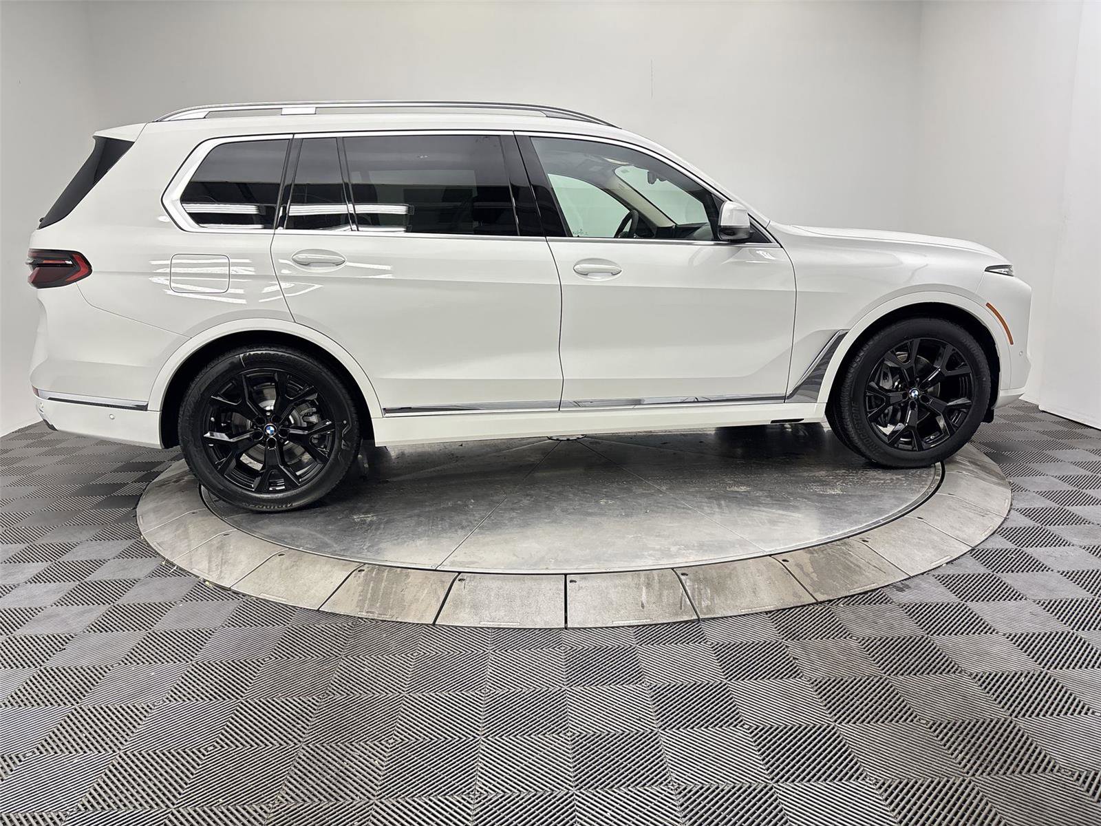 New 2026 BMW X7 xDrive40i w/ Premium Package image 17
