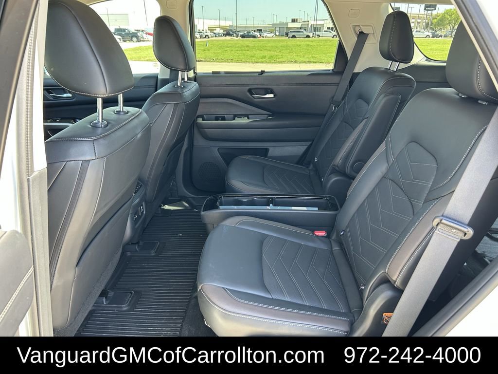 Used 2024 Nissan Pathfinder Platinum image 29