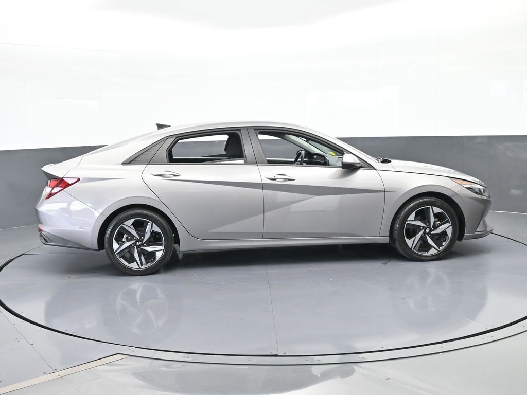 Used 2023 Hyundai Elantra SEL w/ Convenience Package image 7