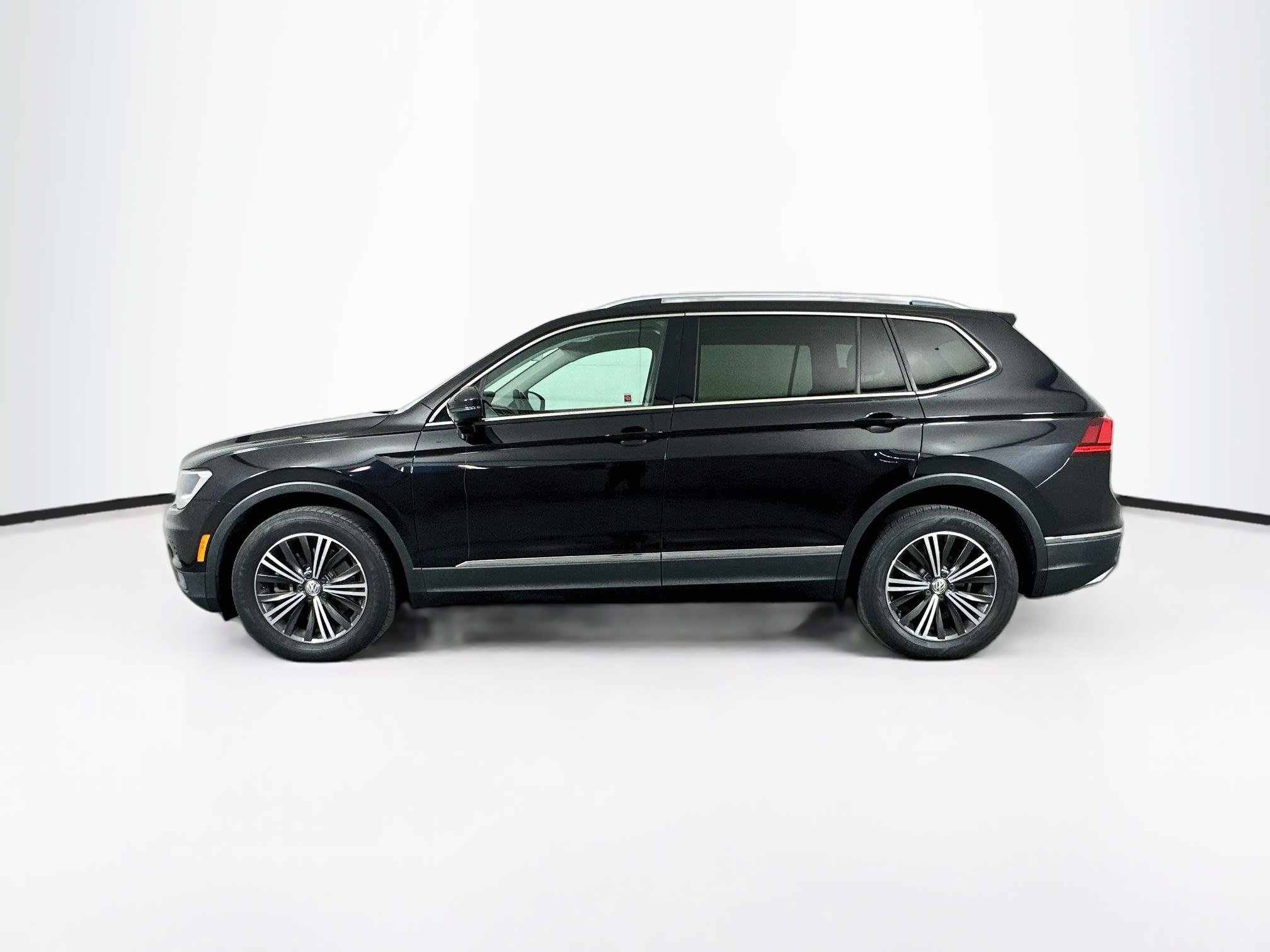 Used 2018 Volkswagen Tiguan SEL FWD image 4