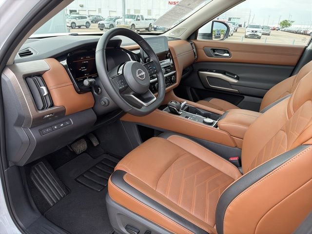 Used 2025 Nissan Pathfinder Platinum w/ Cargo Package AWD/4WD image 13