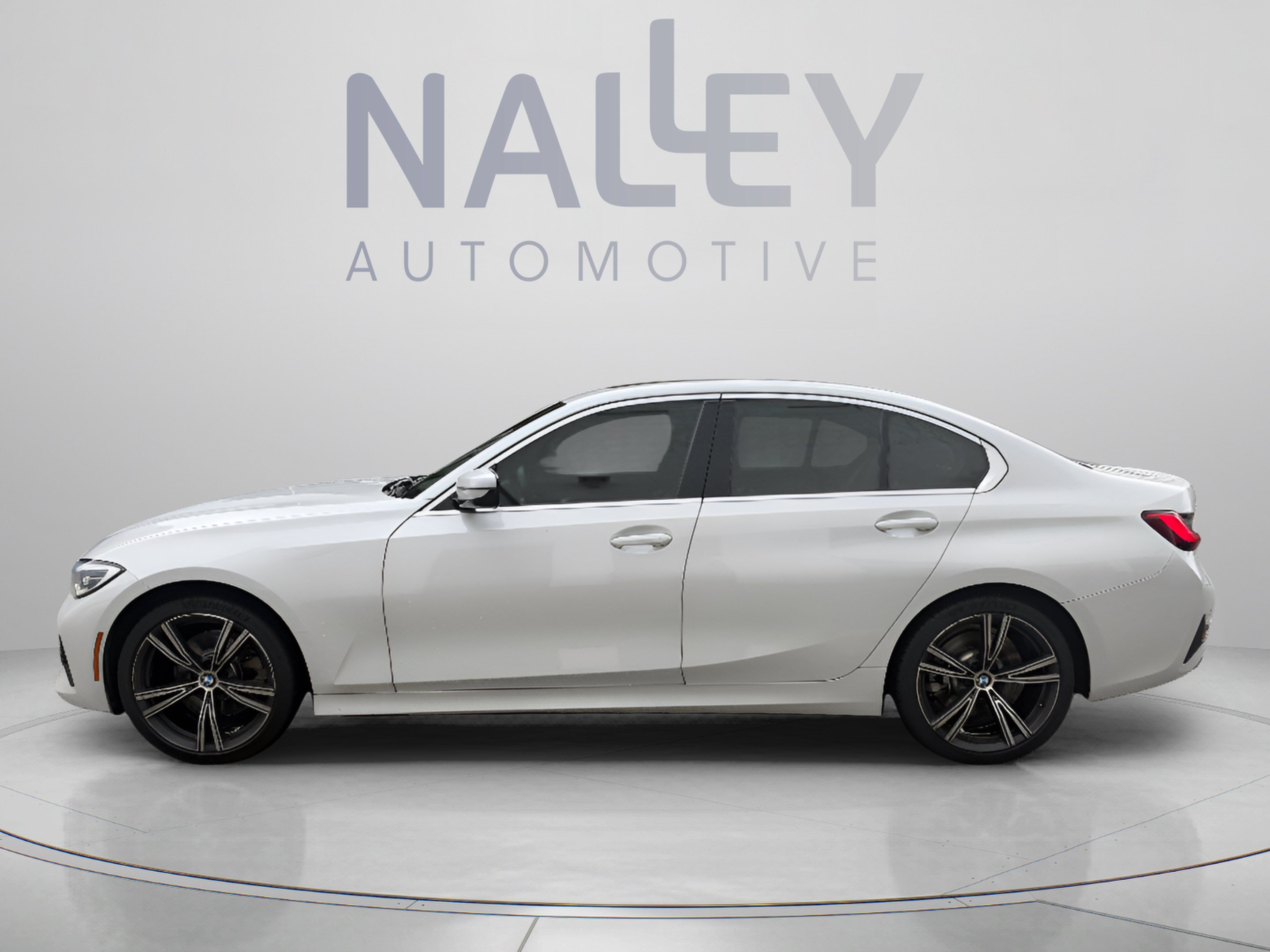 Used 2021 BMW 330i Sedan w/ Convenience Package RWD image 2