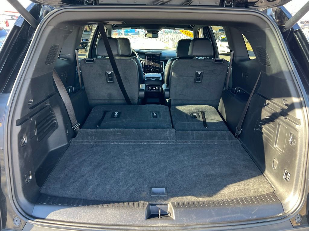 Used 2024 GMC Acadia Elevation image 24