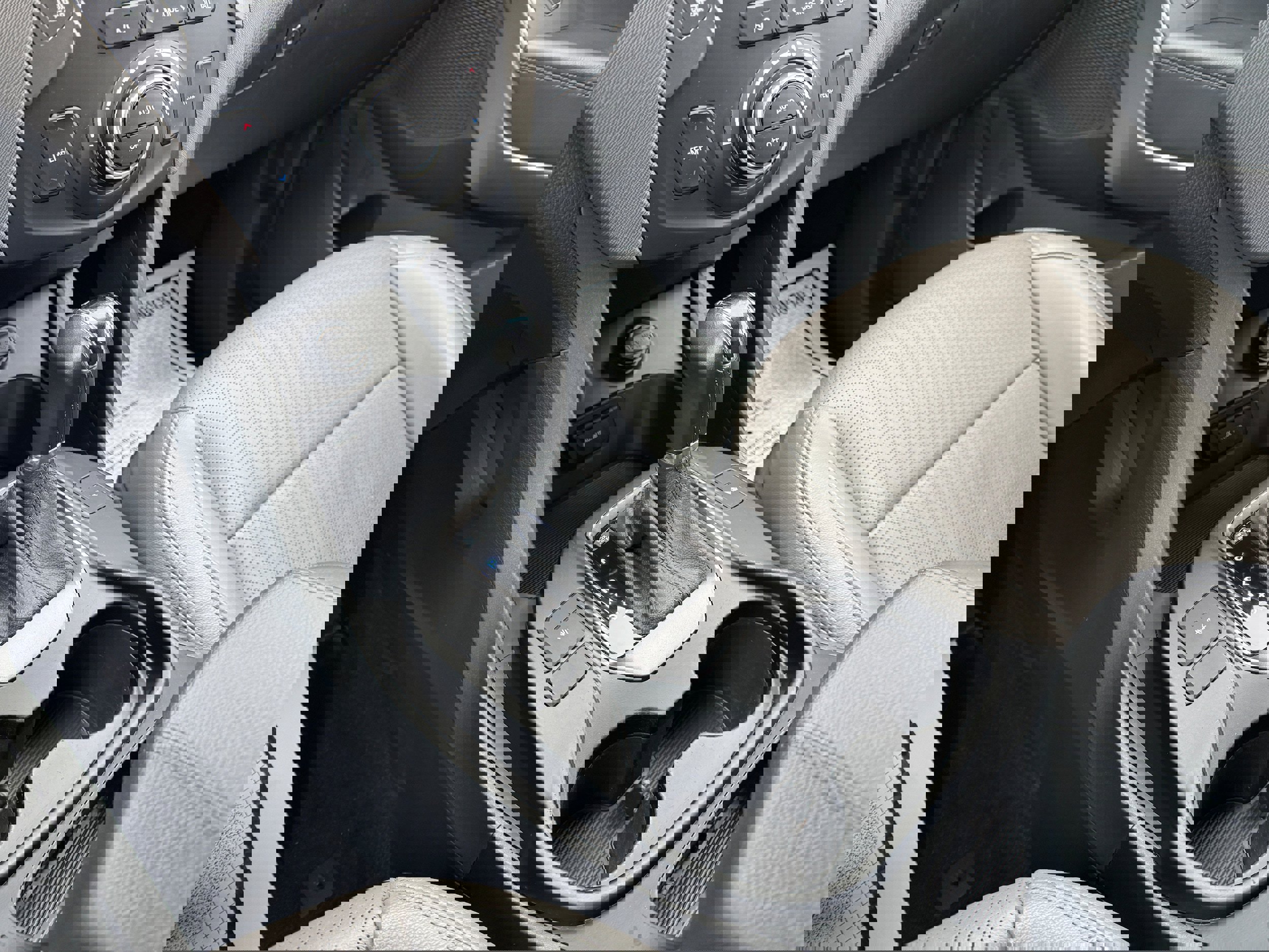 Used 2014 Hyundai Santa Fe Sport w/ Premium Equipment Package 03 image 21