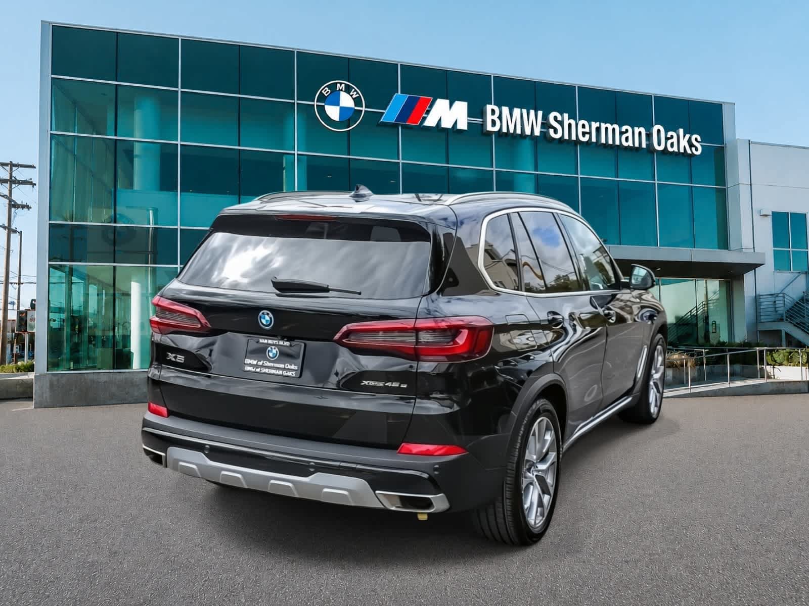 Used 2023 BMW X5 xDrive45e w/ Parking Assistance Package AWD/4WD image 4