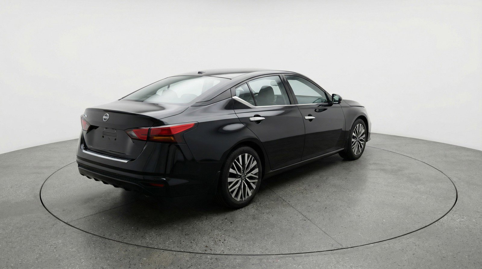 Used 2025 Nissan Altima 2.5 SV image 9