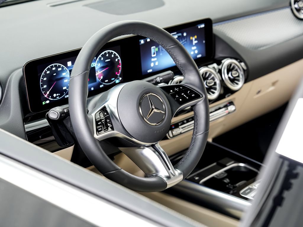 Used 2025 Mercedes-Benz GLA 250 4MATIC image 9