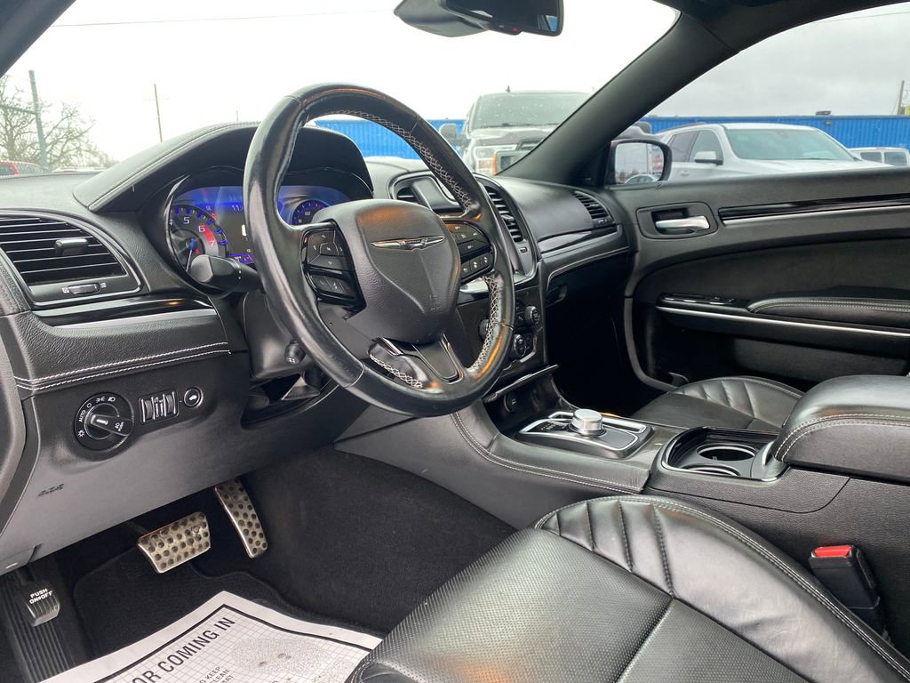 Used 2023 Chrysler 300 C image 10