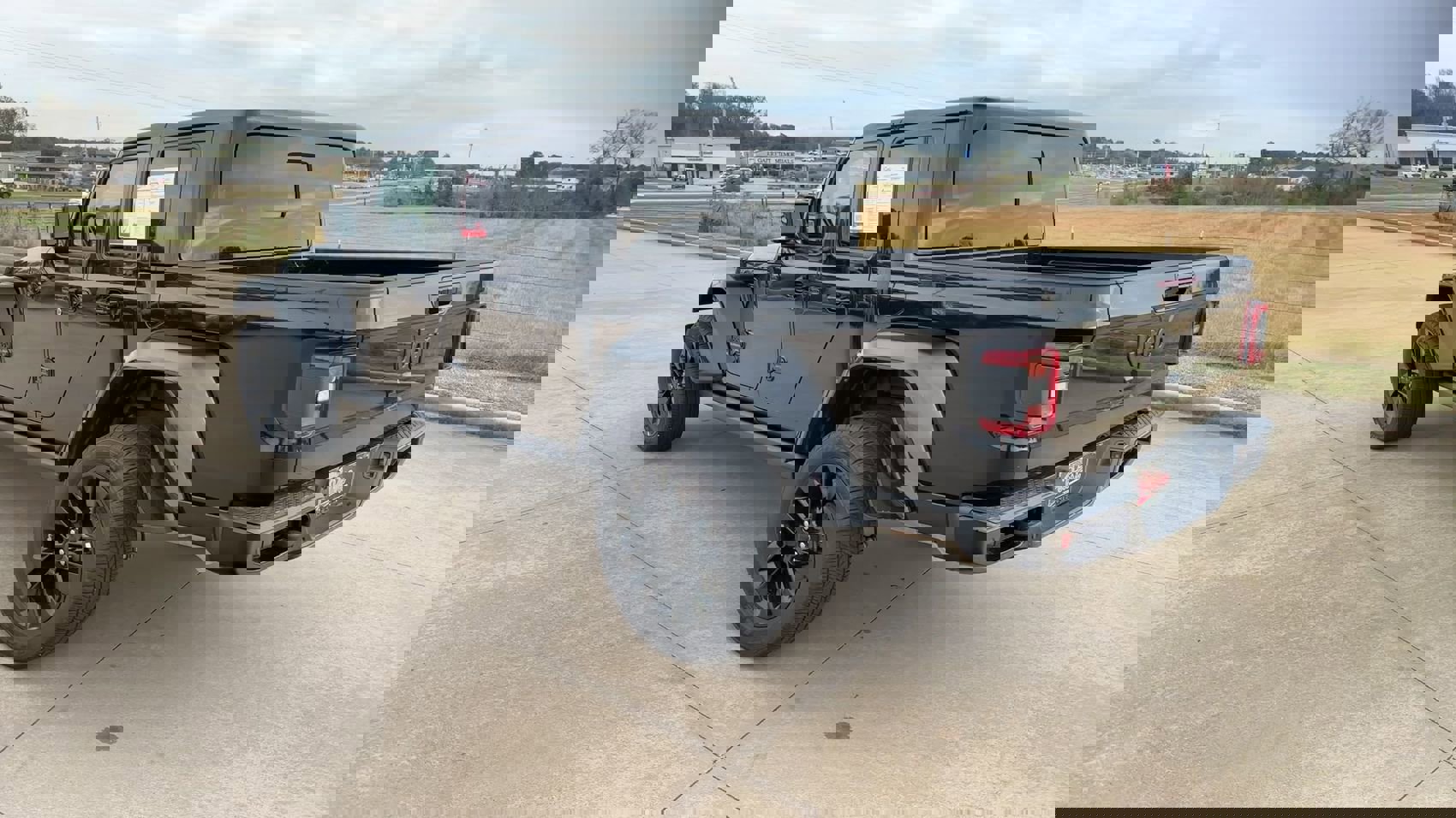 Used 2023 Jeep Gladiator Overland image 7