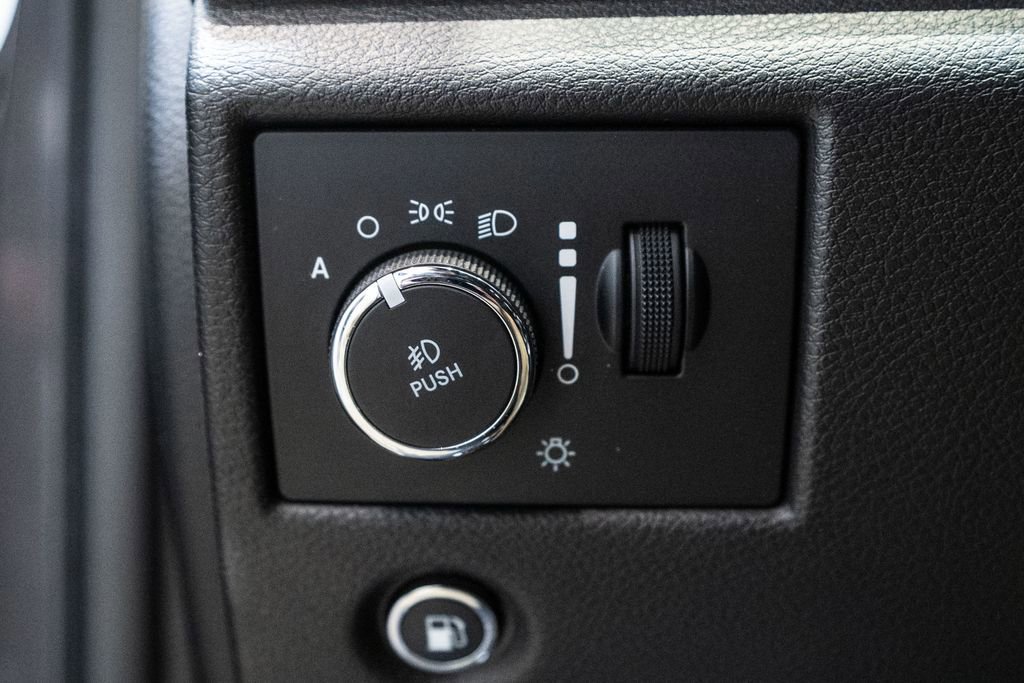 Used 2021 Jeep Grand Cherokee Limited image 23