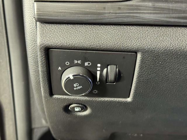 Used 2020 Jeep Grand Cherokee Laredo image 19