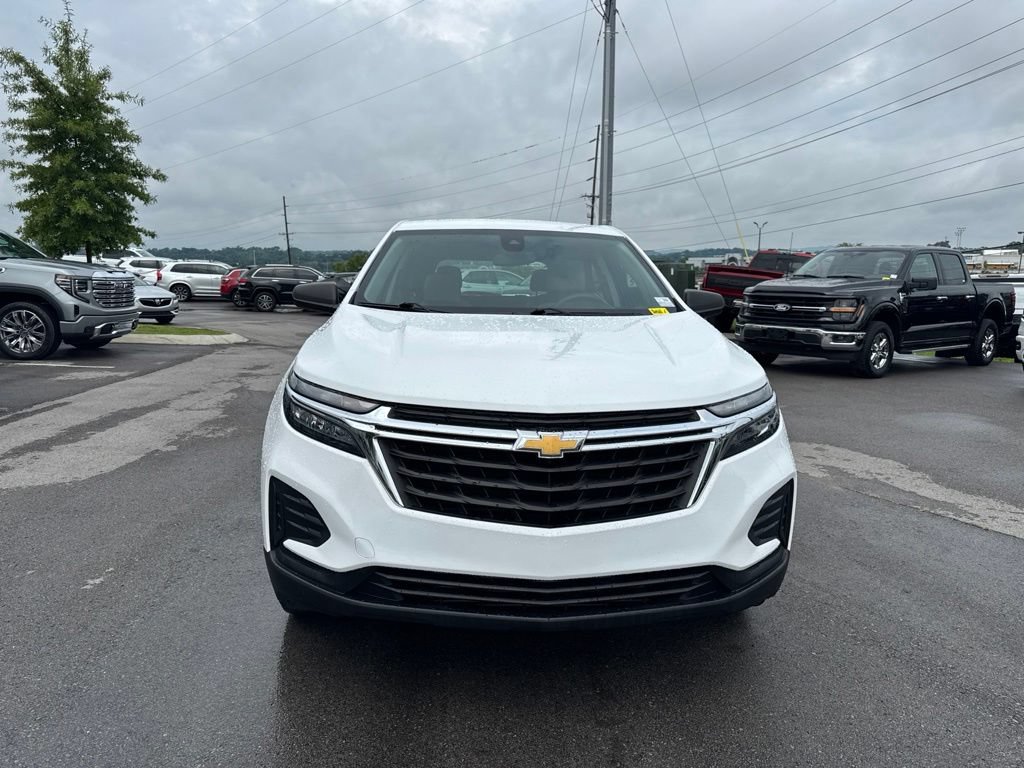 Used 2022 Chevrolet Equinox LS AWD/4WD image 2