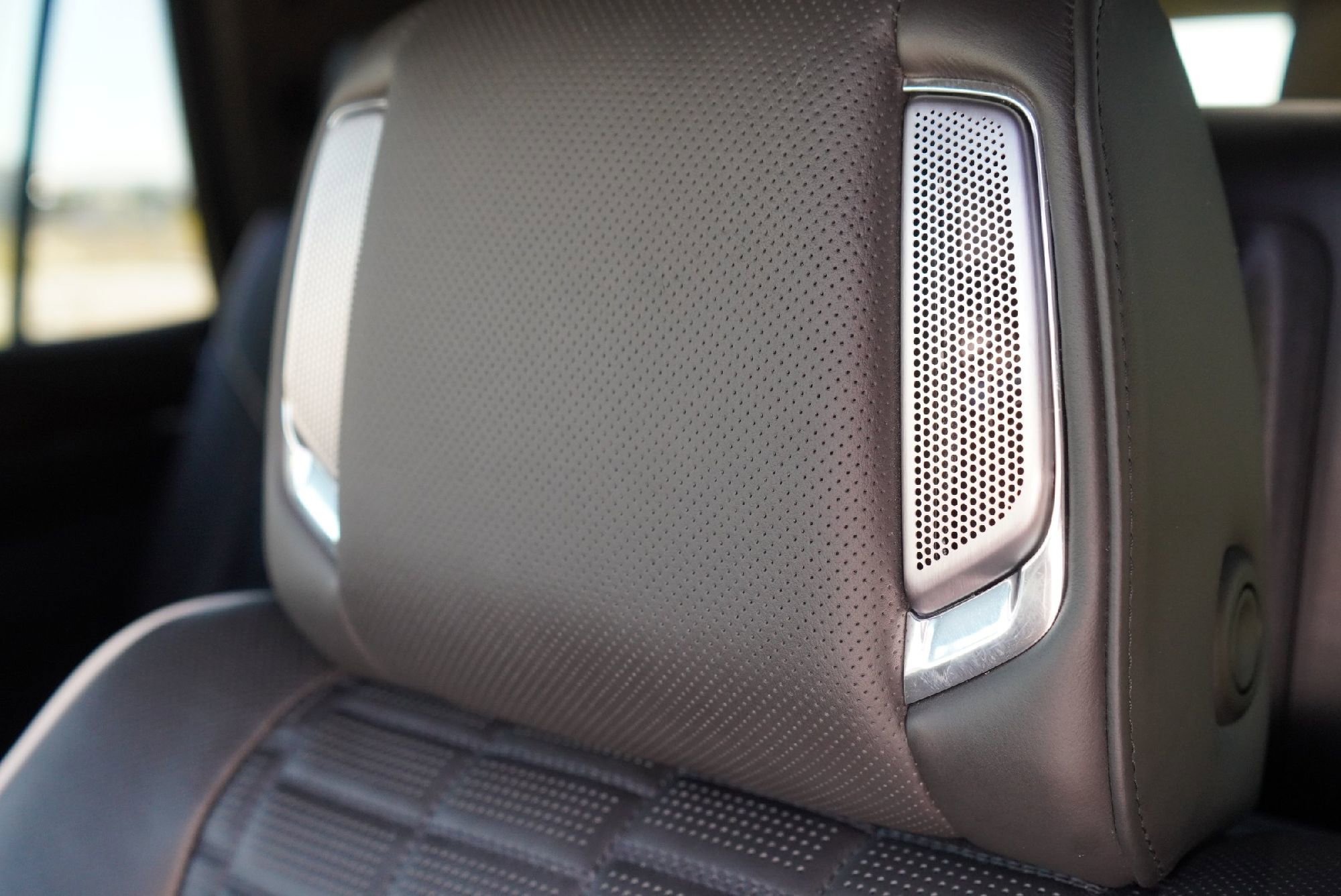 Used 2023 Cadillac Escalade Premium Luxury Platinum image 11