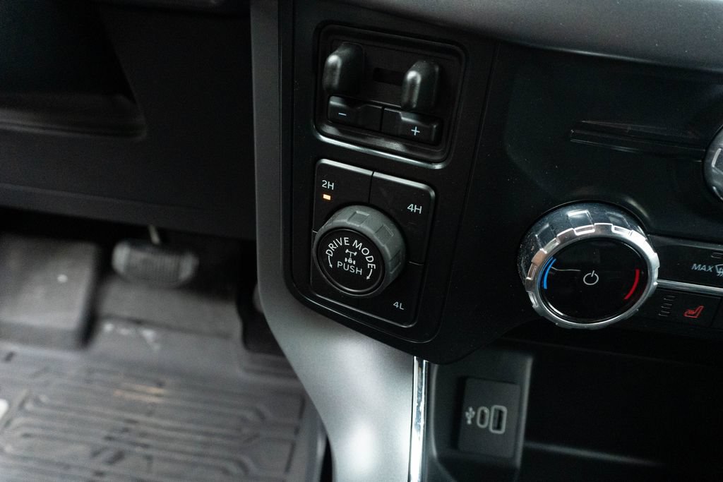 Used 2025 Ford F150 XLT w/ Equipment Group 302A MID AWD/4WD image 31