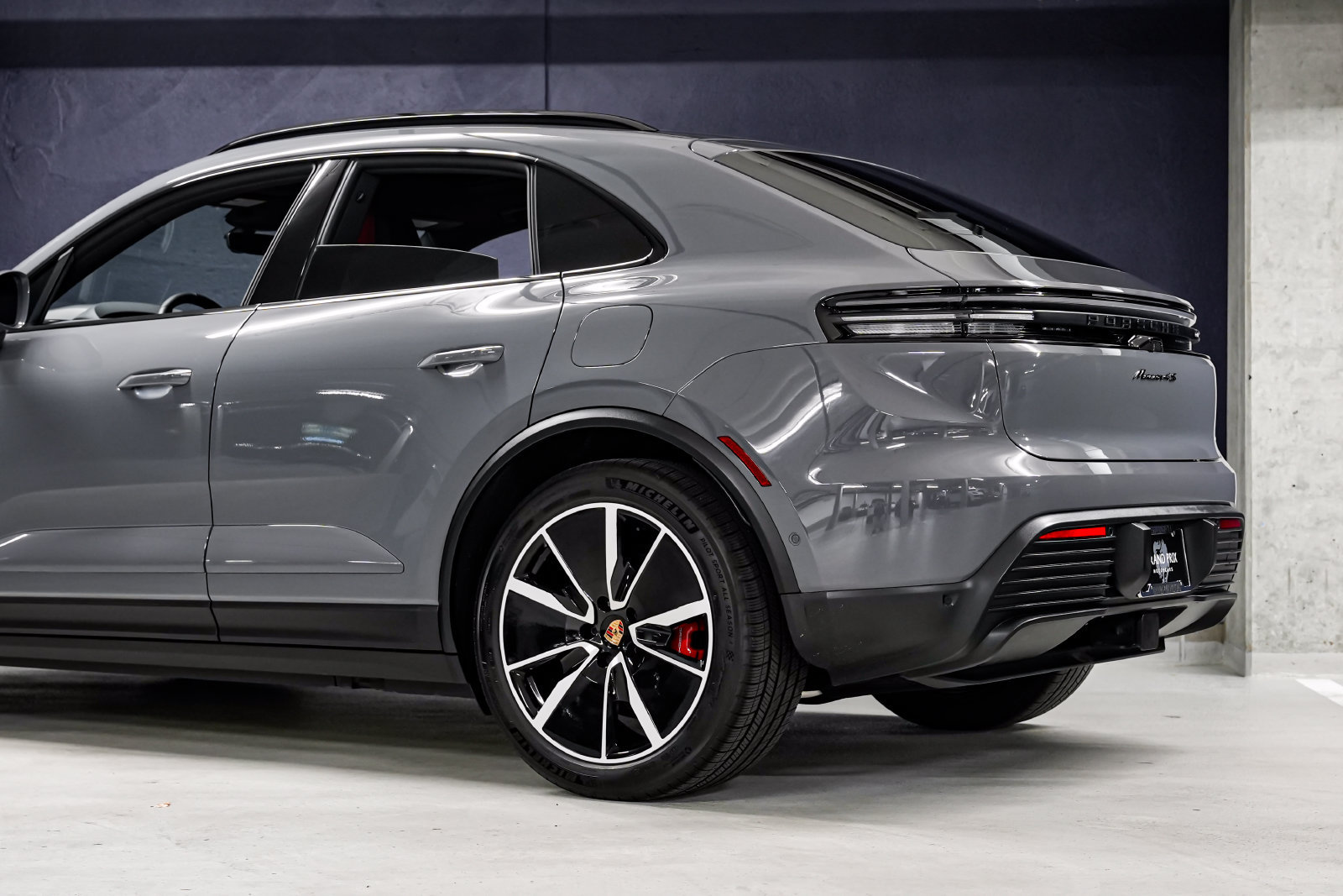 Used 2025 Porsche Macan 4S Electric AWD/4WD image 40