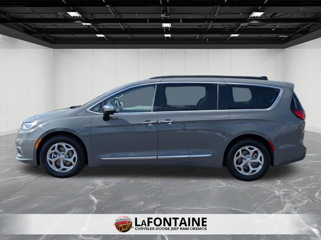 Used 2023 Chrysler Pacifica Limited FWD image 2