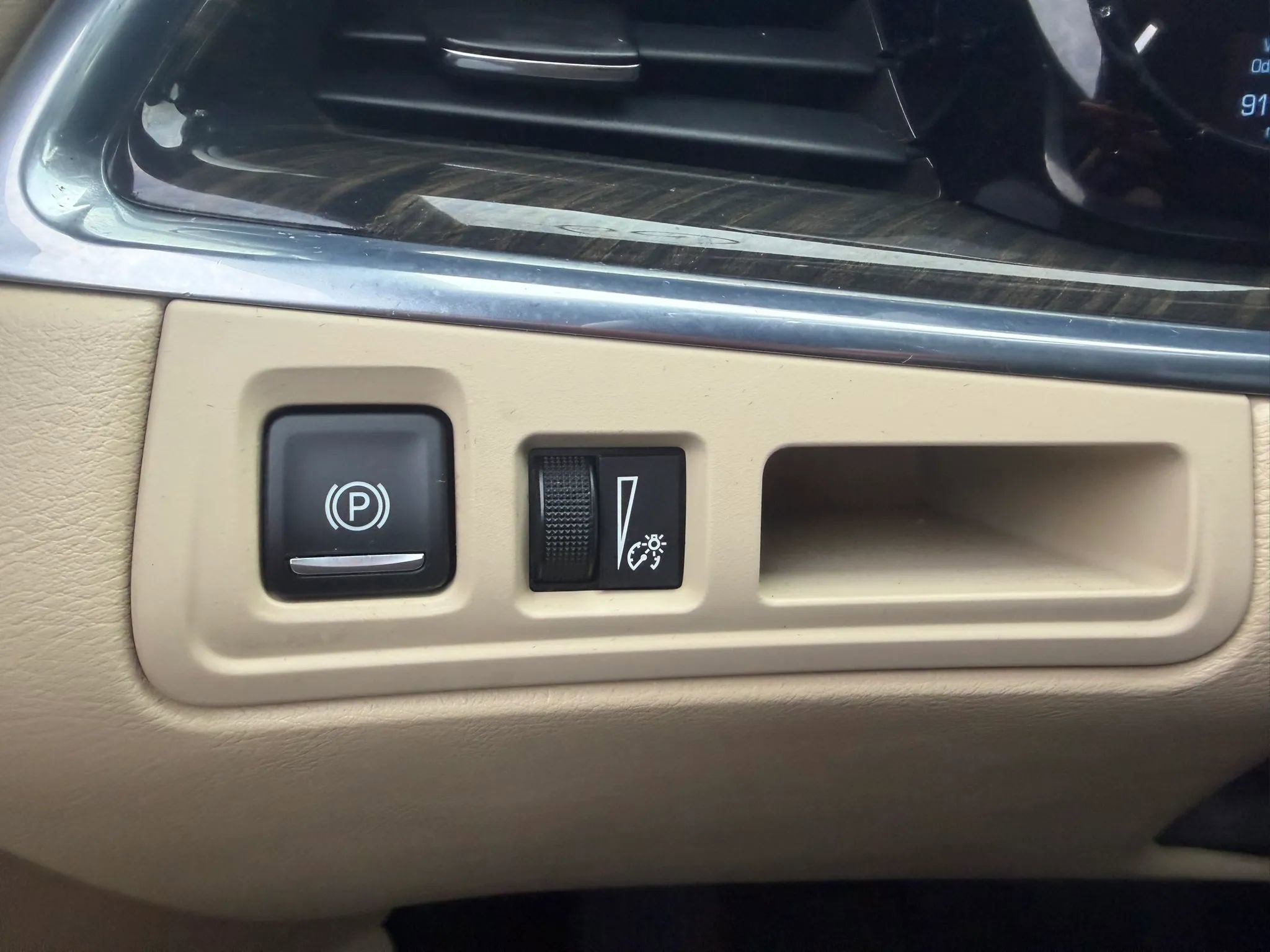 Used 2018 Cadillac XT5 AWD image 18