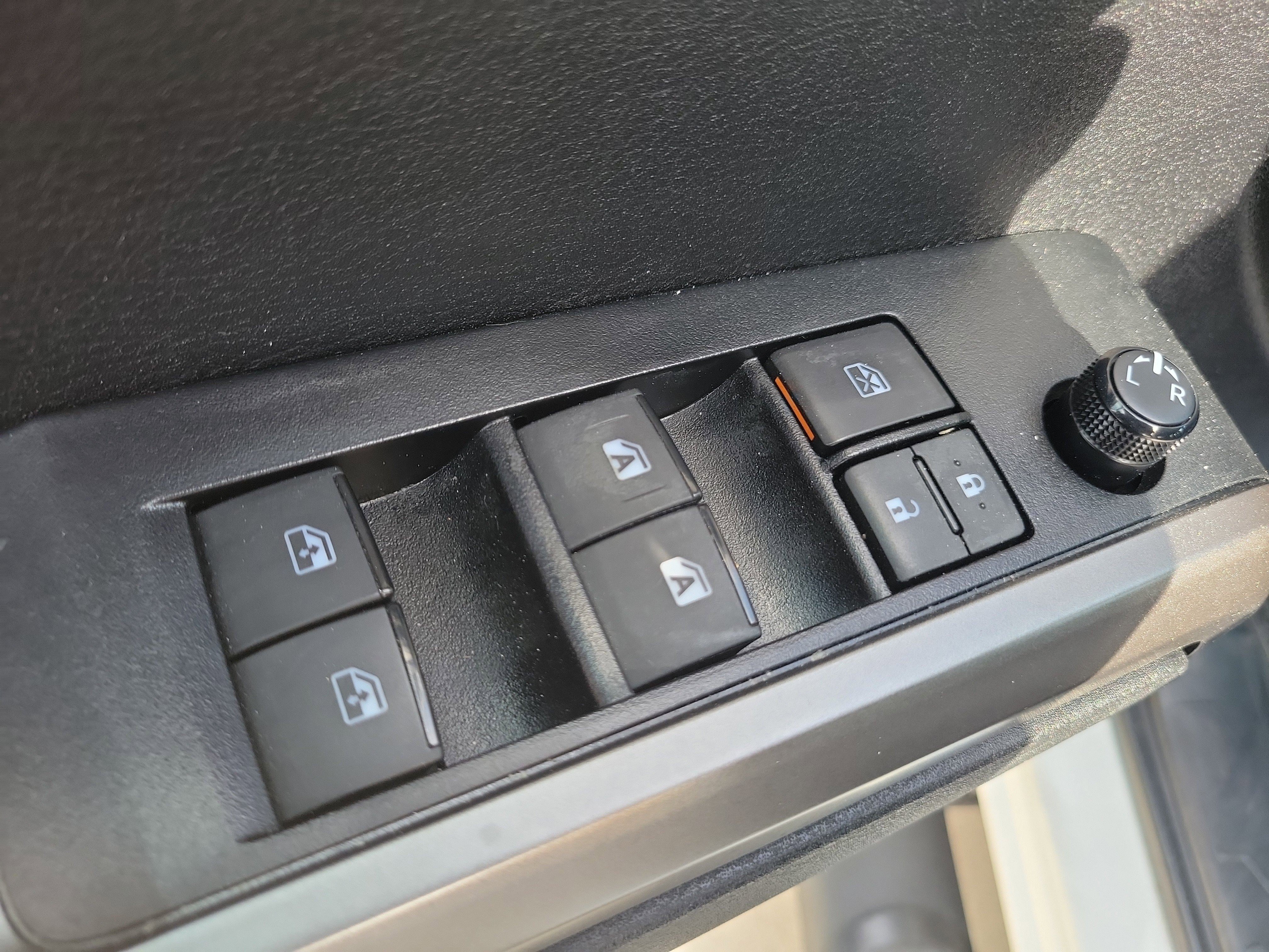 Used 2023 Toyota Tacoma SR5 AWD/4WD image 21