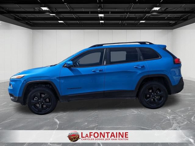 Used 2018 Jeep Cherokee Limited w/ Luxury Group FWD image 2