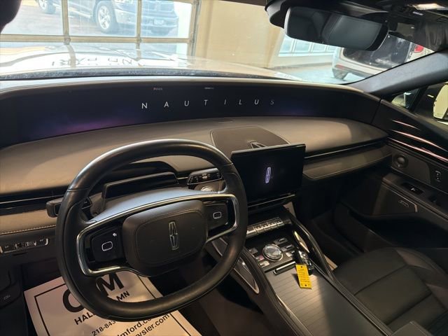 Used 2024 Lincoln Nautilus Reserve w/ Equipment Group 202A image 11