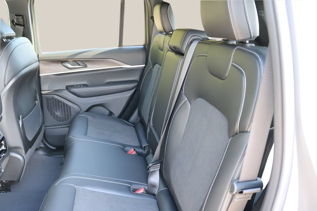 New 2027 Jeep Grand Cherokee Altitude AWD/4WD image 16