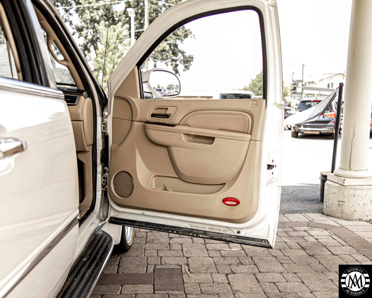 Used 2010 Cadillac Escalade EXT Luxury image 38