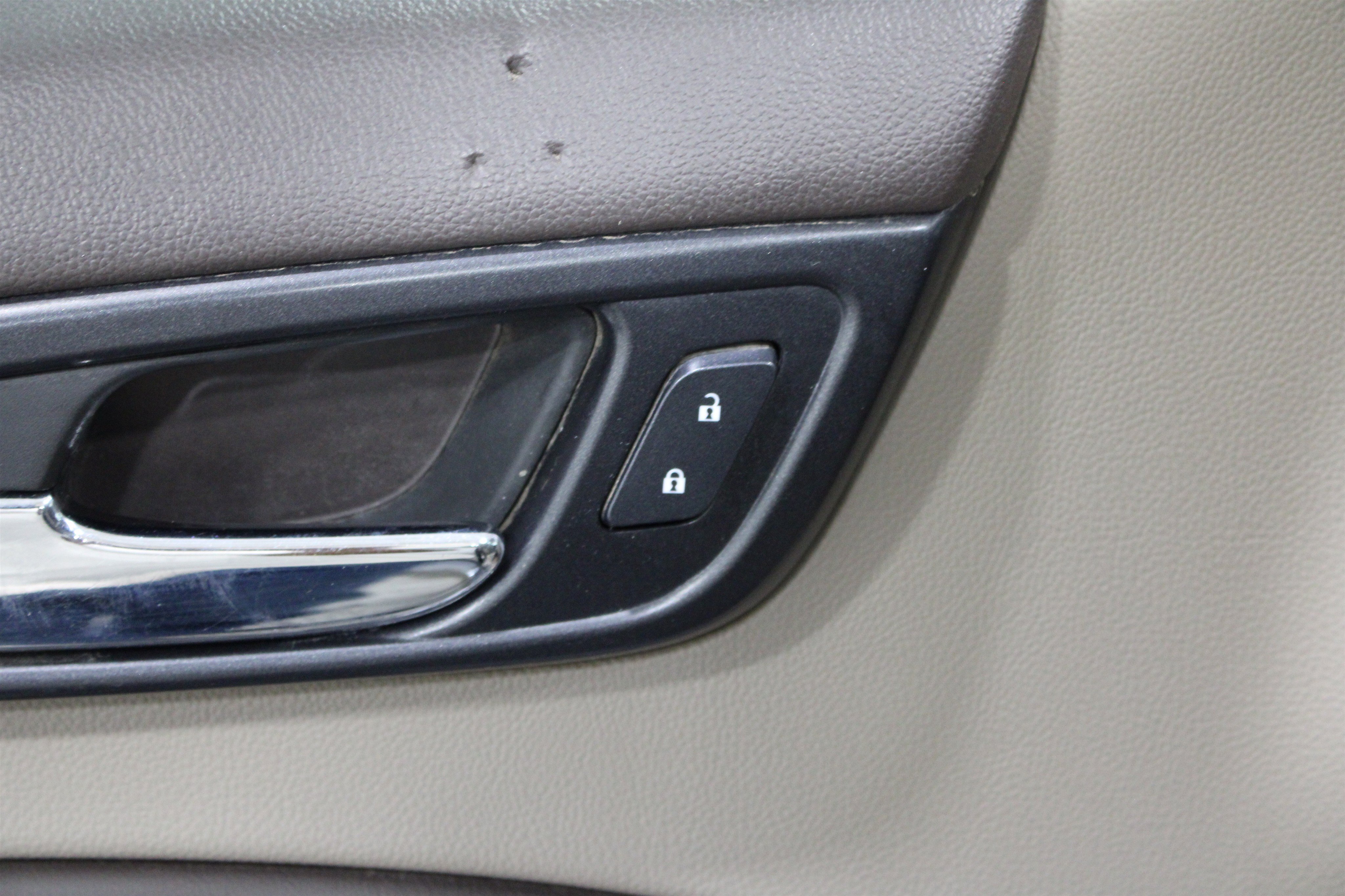 Used 2015 Chevrolet Suburban LT AWD/4WD image 9