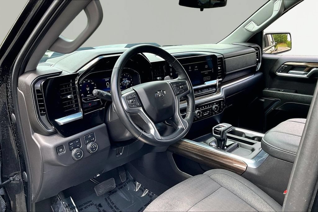Used 2023 Chevrolet Silverado 1500 LT Trail Boss w/ Convenience Package II AWD/4WD image 15