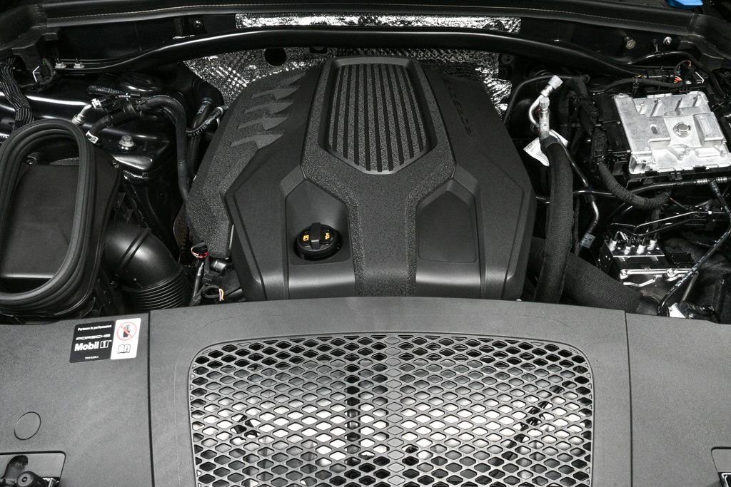 Certified 2026 Porsche Macan image 35