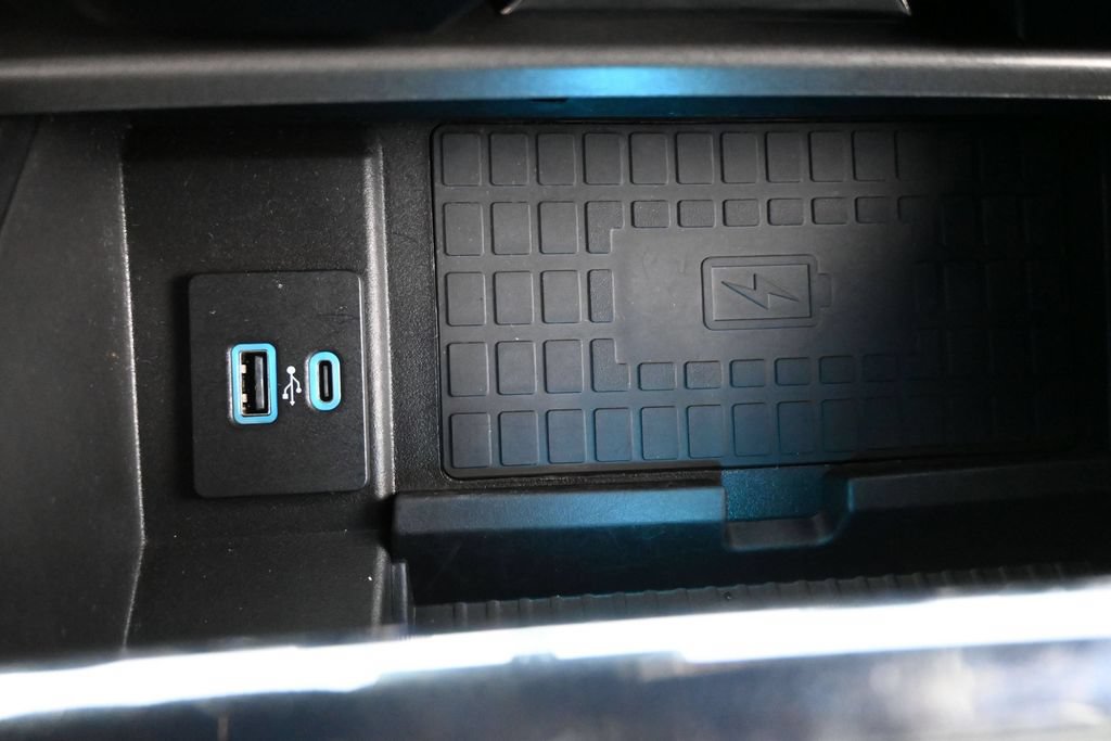 Used 2020 Ford Expedition XLT w/ Equipment Group 202A AWD/4WD image 13