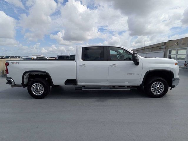 Used 2025 Chevrolet Silverado 2500 LT w/ Convenience Package AWD/4WD image 2