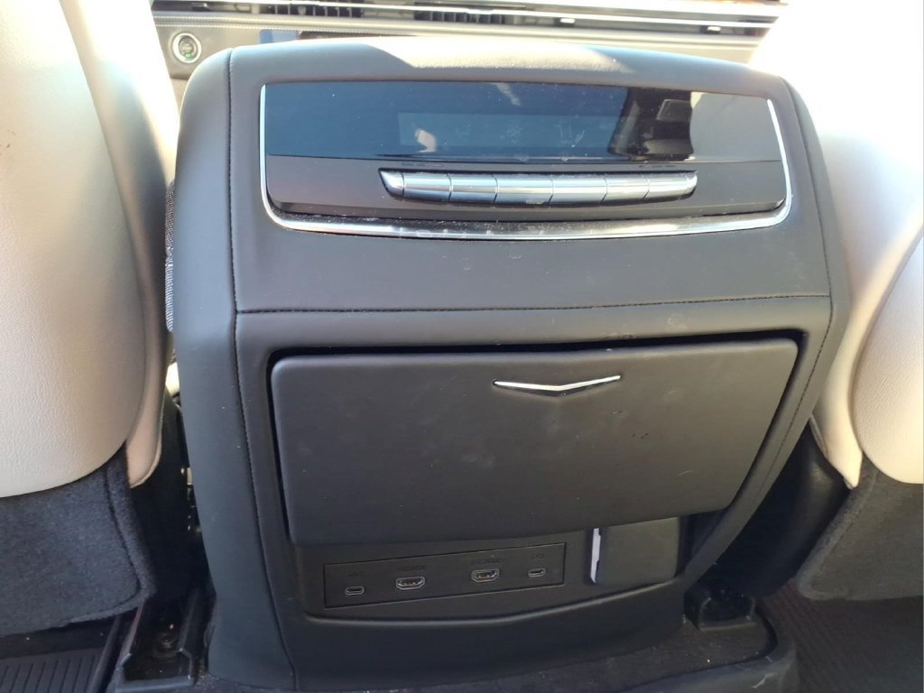 Used 2025 Cadillac Escalade Sport Platinum w/ LPO, ONYX Package AWD/4WD image 8