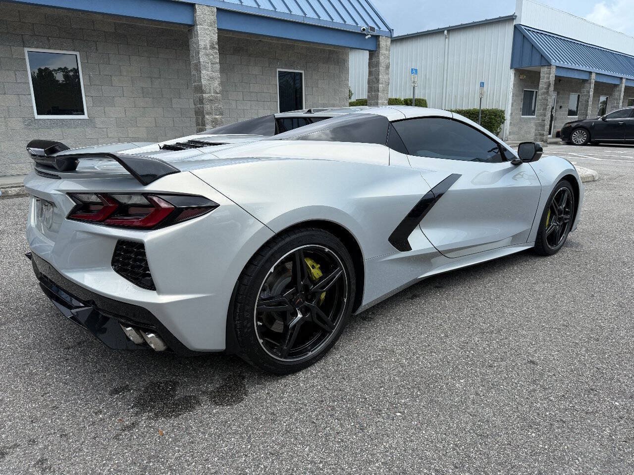 Used 2021 Chevrolet Corvette Stingray Premium Conv w/ Z51 Performance Package RWD image 9