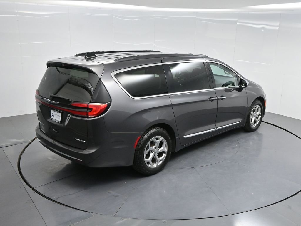 Used 2023 Chrysler Pacifica Limited image 49