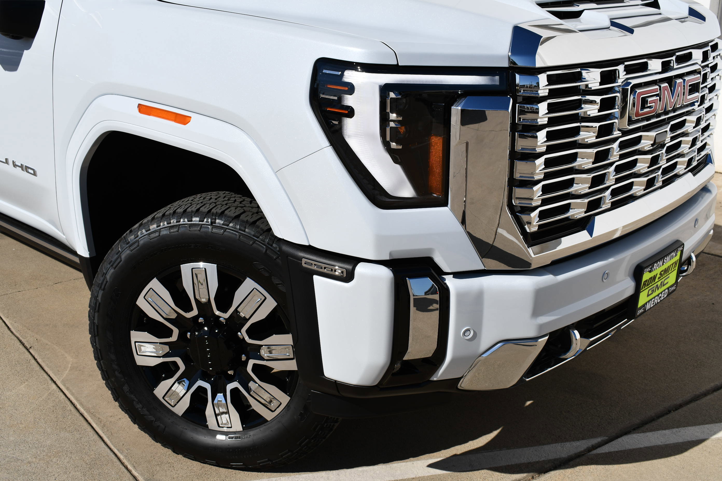 New 2026 GMC Sierra 2500 Denali w/ Denali Reserve Package image 3