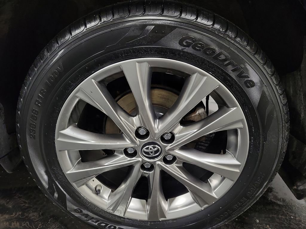 Used 2018 Toyota RAV4 Limited image 10