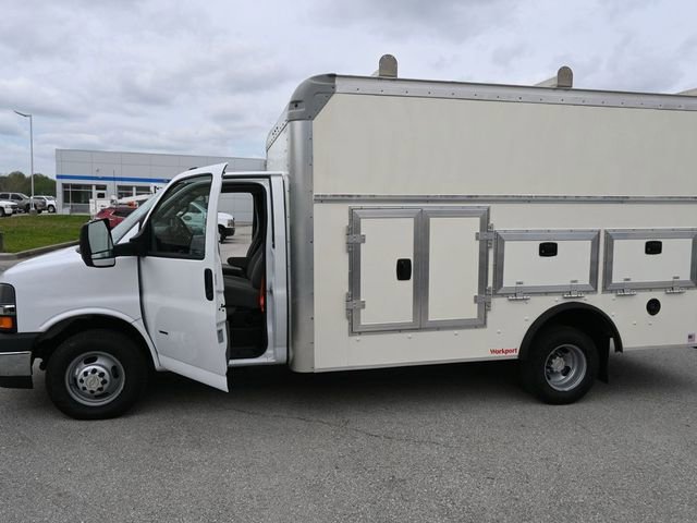 Used 2022 Chevrolet Express 3500 w/ Power Convenience Package image 5