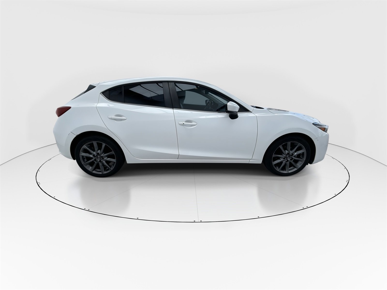 Used 2018 MAZDA MAZDA3 Grand Touring image 9