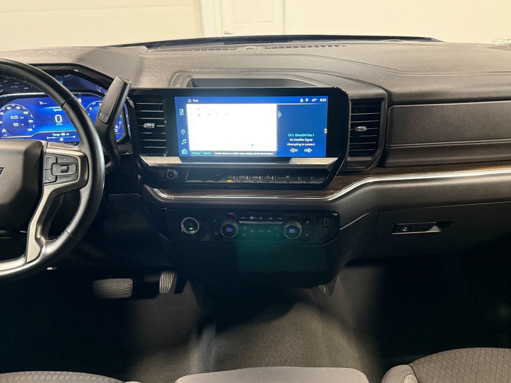 Used 2023 Chevrolet Silverado 1500 LT AWD/4WD image 18
