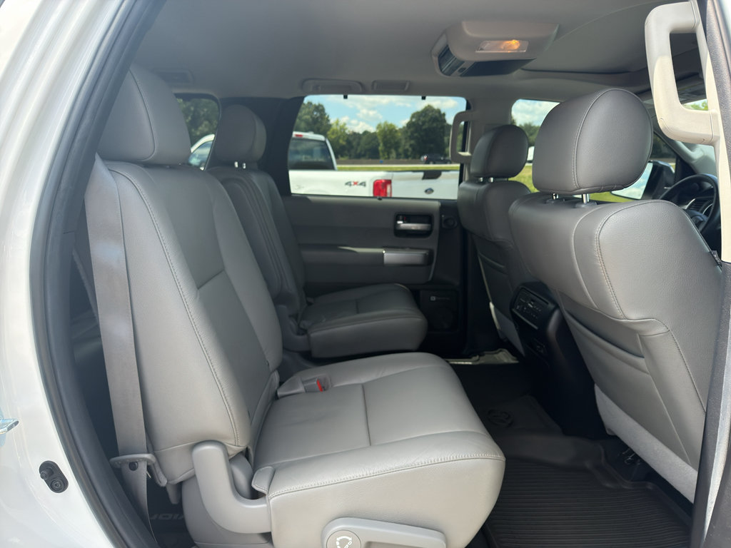 Used 2021 Toyota Sequoia Limited w/ Safety & Convenience Package AWD/4WD image 18