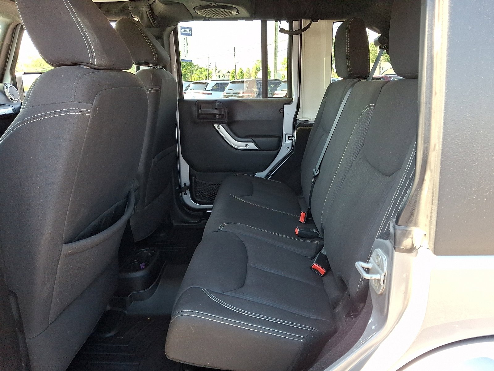 Used 2013 Jeep Wrangler Unlimited Sahara w/ Connectivity Group AWD/4WD image 10