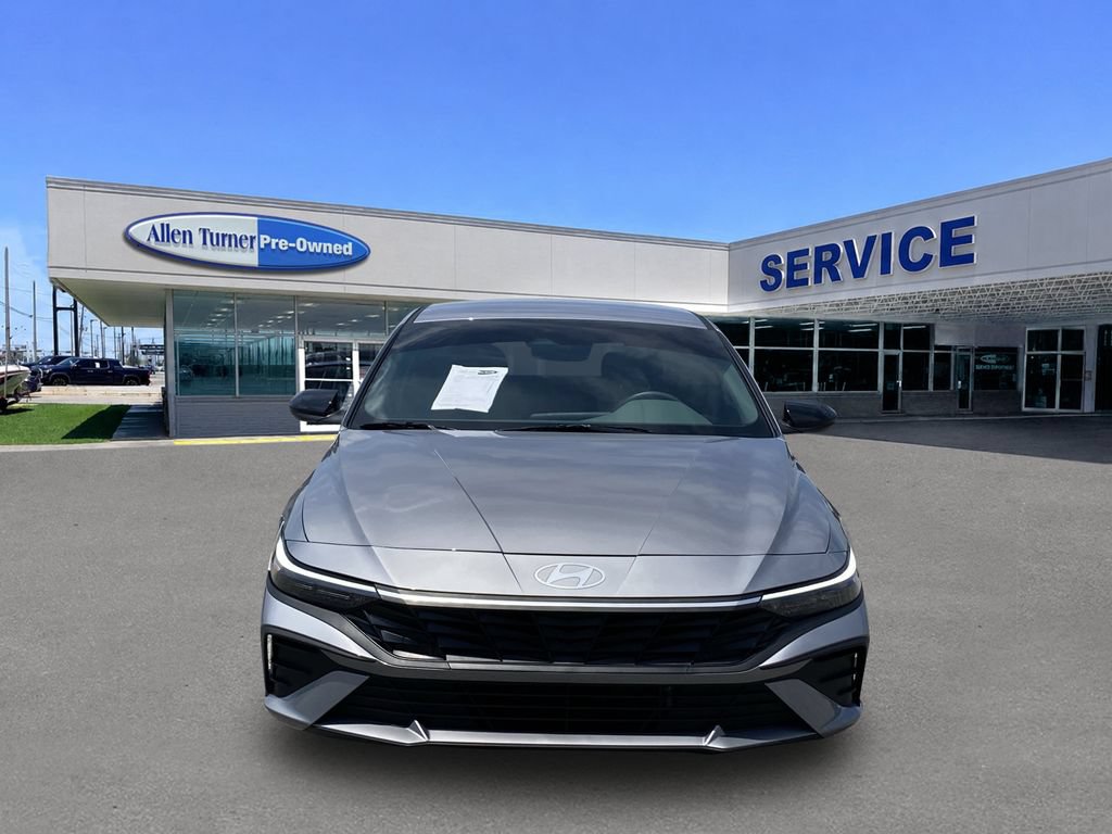 Used 2026 Hyundai Elantra SEL FWD image 3