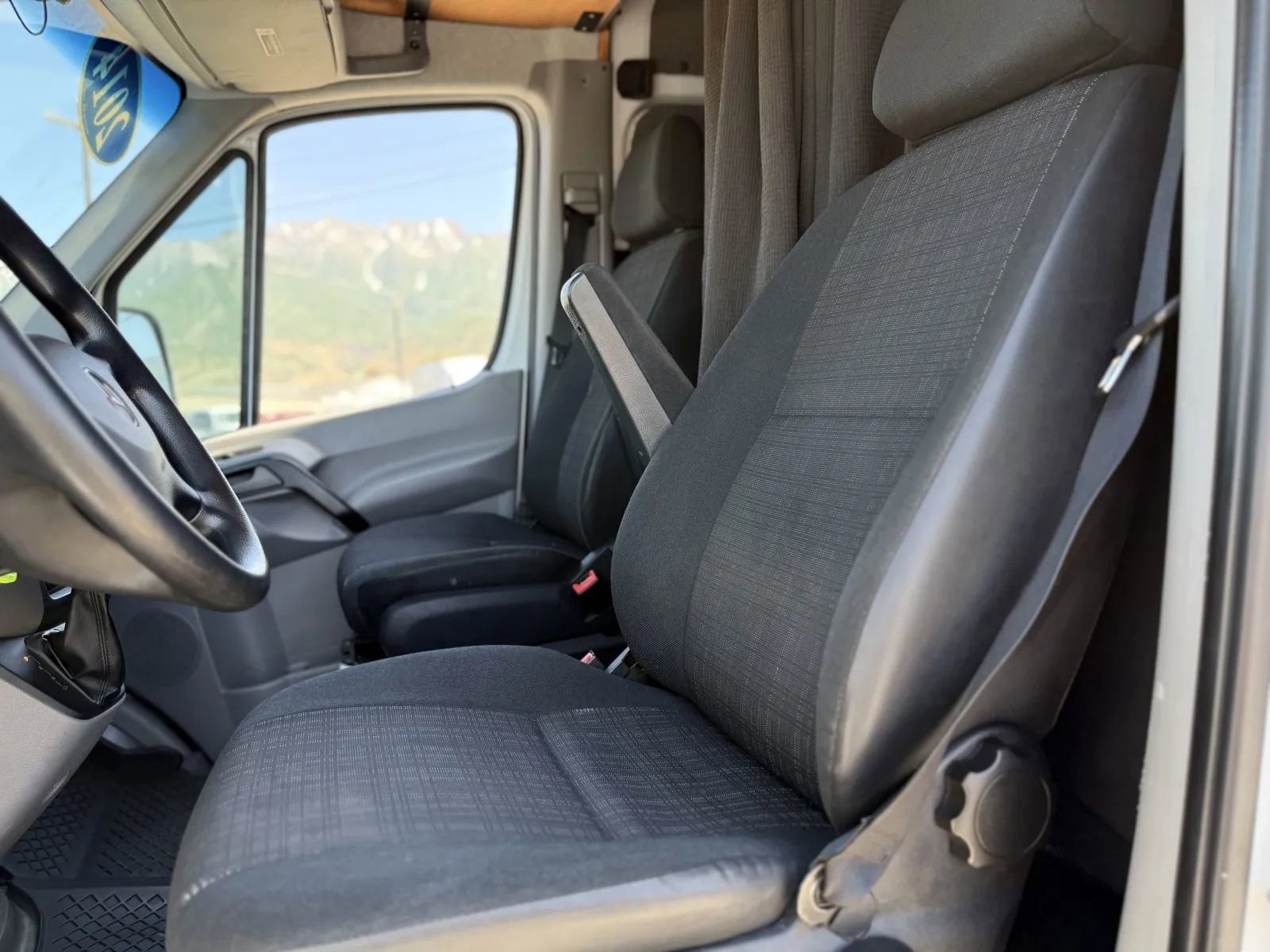 Used 2014 Mercedes-Benz Sprinter 2500 image 10