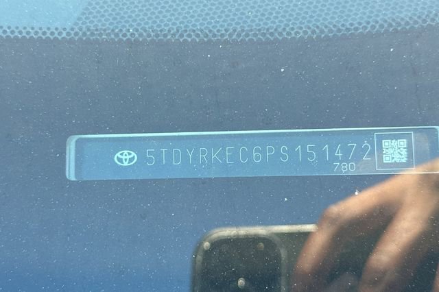 Used 2023 Toyota Sienna XLE image 3