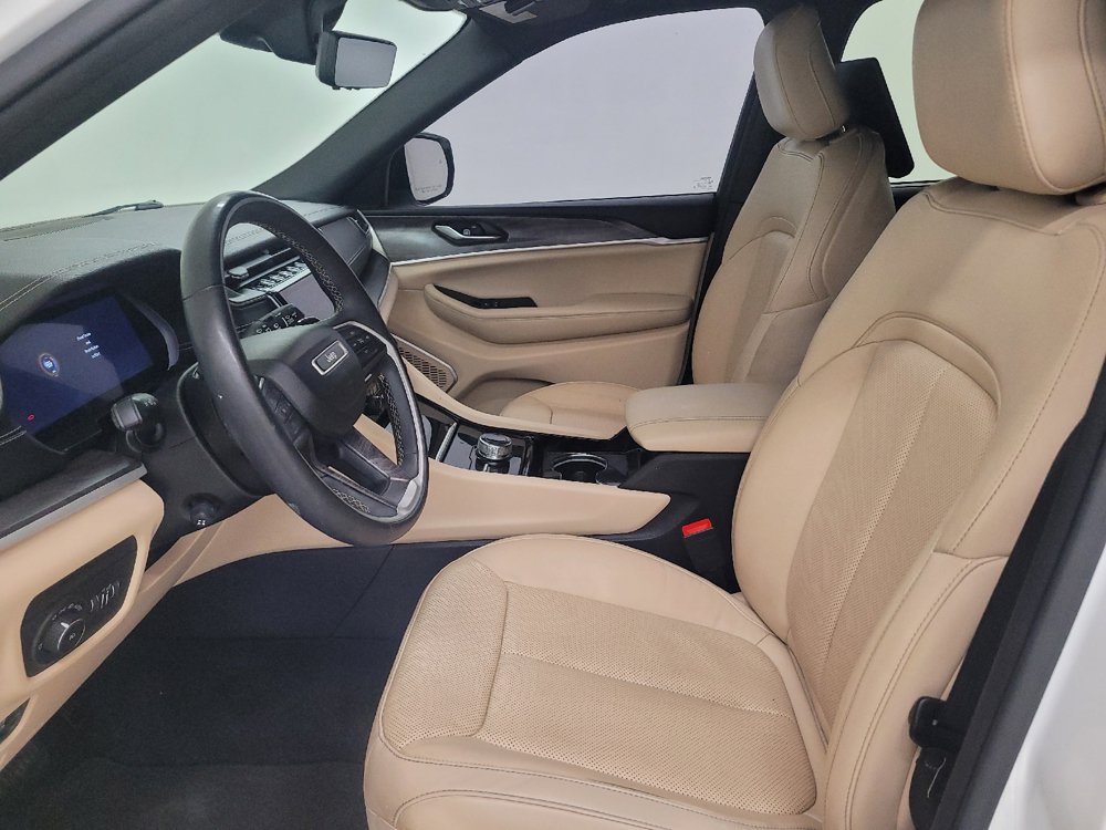 Used 2023 Jeep Grand Cherokee L Limited w/ Luxury Tech Group II AWD/4WD image 17