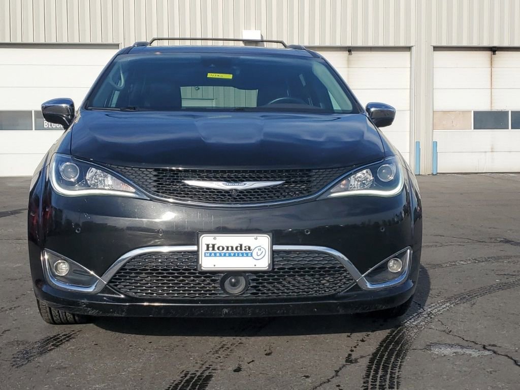 Used 2017 Chrysler Pacifica Limited image 2