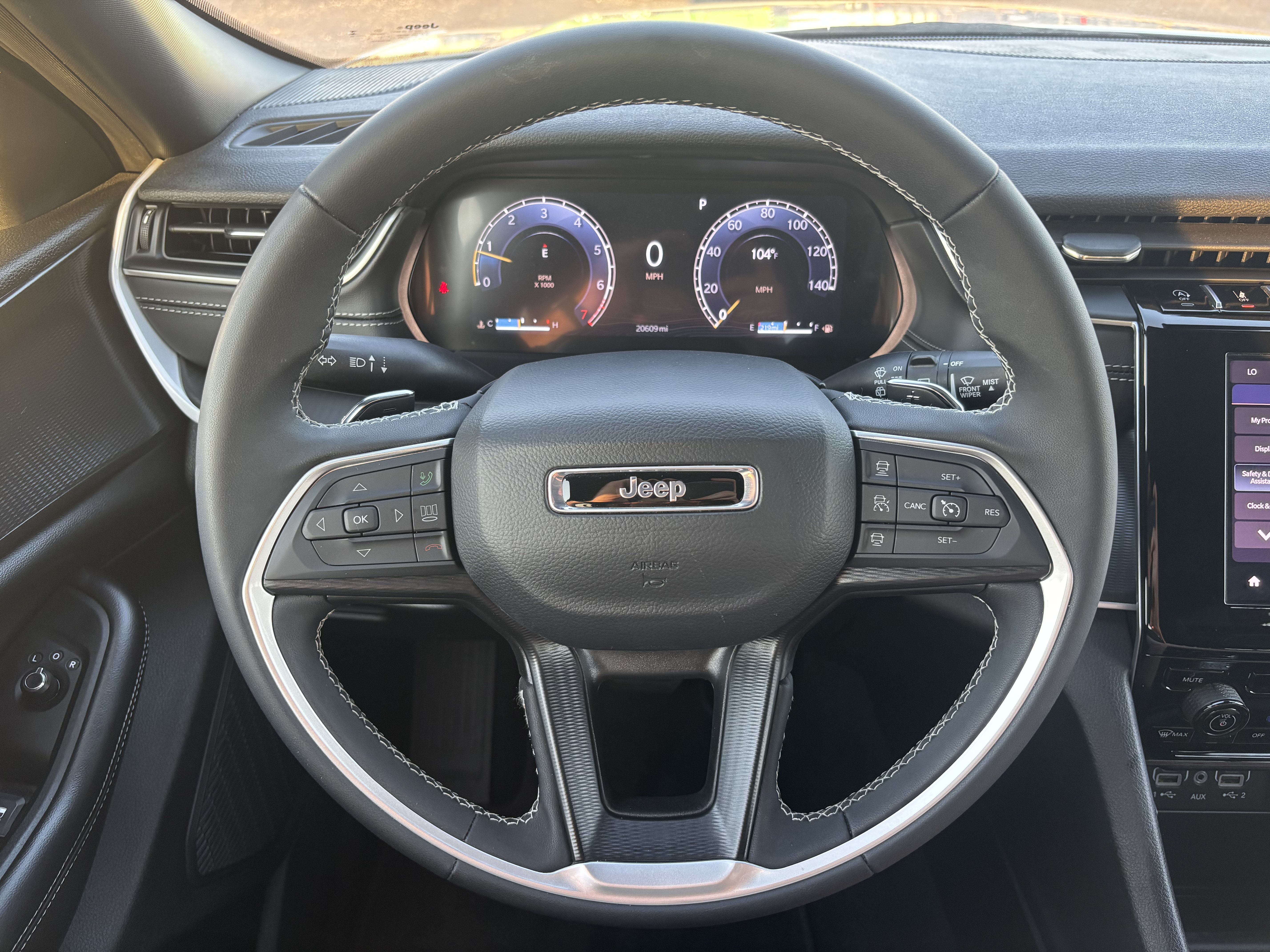 Used 2025 Jeep Grand Cherokee L Laredo RWD image 17