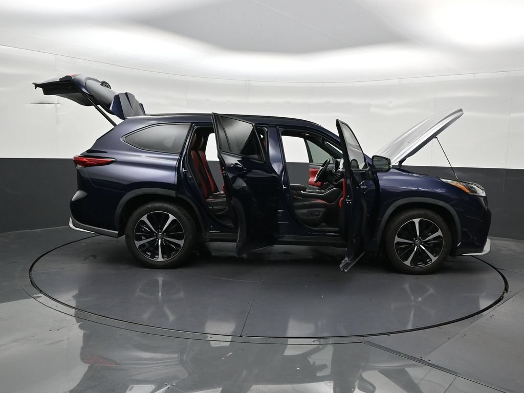 Used 2021 Toyota Highlander XSE FWD image 33